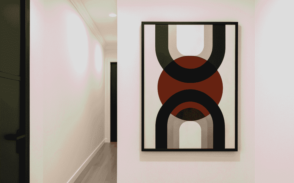 Couloir décoré dans une entrée à Marcheprime avec peinture et touches modernes – Inspiration Déco